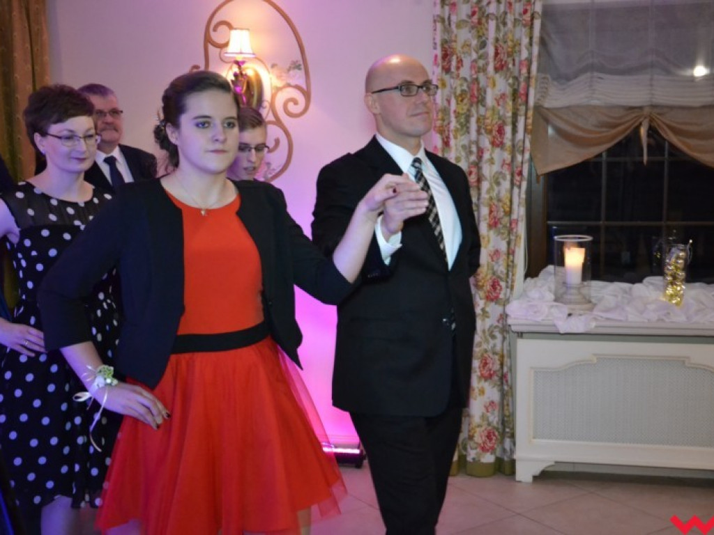 Studniówka 2018. Zobacz jak poloneza zatańczyli maturzyści „rolnika”