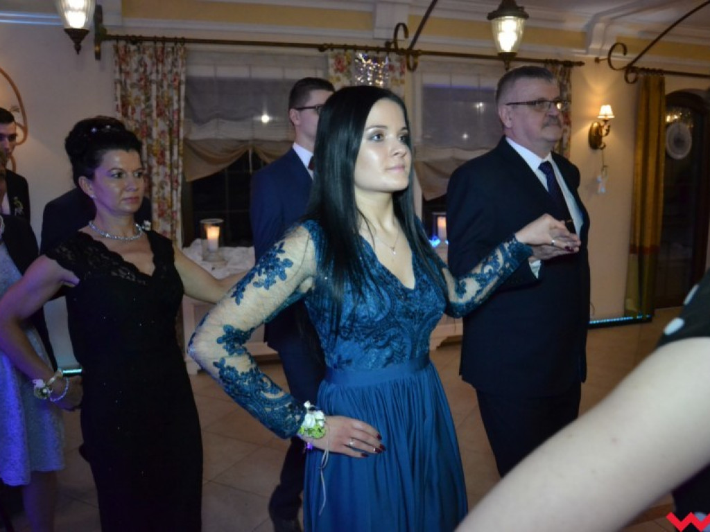 Studniówka 2018. Zobacz jak poloneza zatańczyli maturzyści „rolnika”