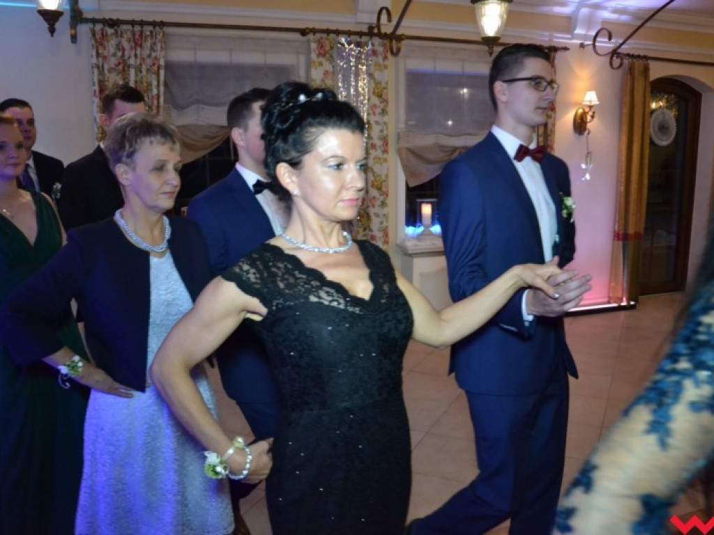 Studniówka 2018. Zobacz jak poloneza zatańczyli maturzyści „rolnika”