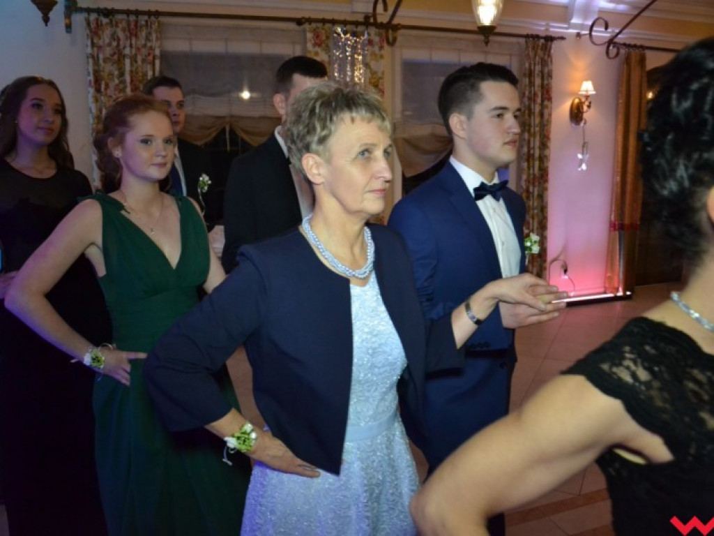 Studniówka 2018. Zobacz jak poloneza zatańczyli maturzyści „rolnika”