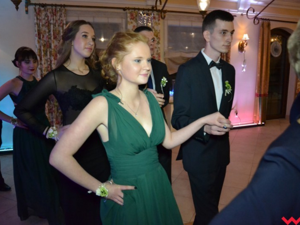 Studniówka 2018. Zobacz jak poloneza zatańczyli maturzyści „rolnika”