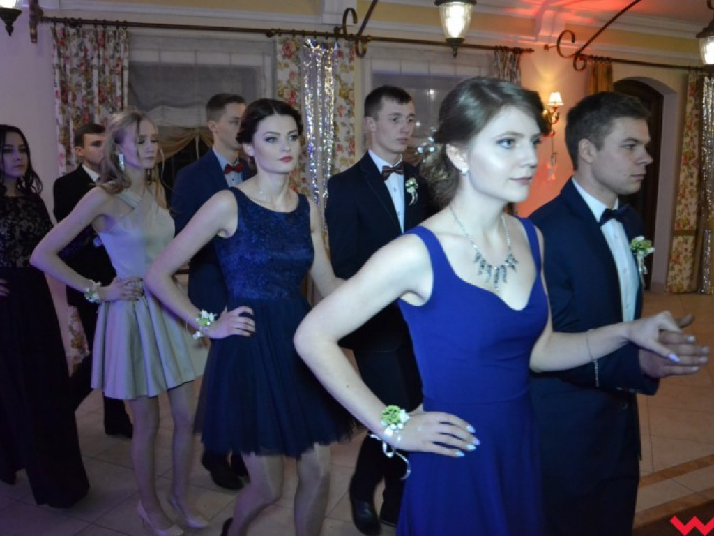 Studniówka 2018. Zobacz jak poloneza zatańczyli maturzyści „rolnika”