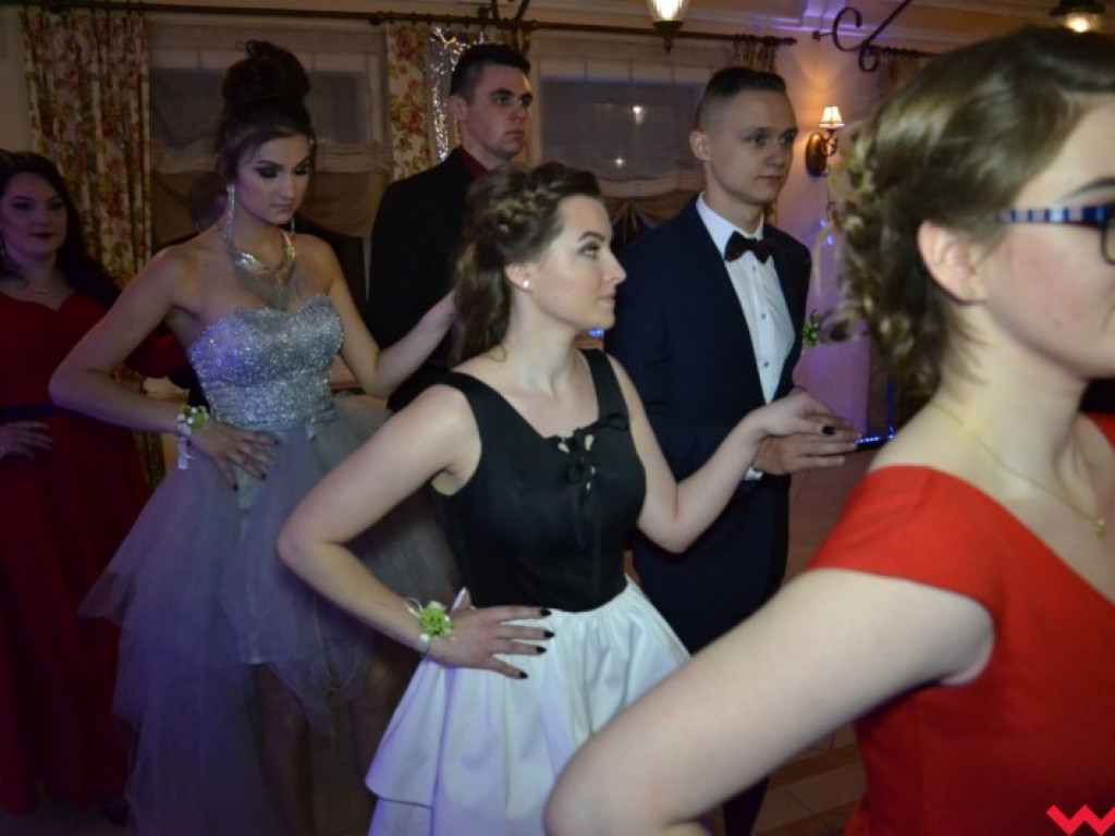 Studniówka 2018. Zobacz jak poloneza zatańczyli maturzyści „rolnika”