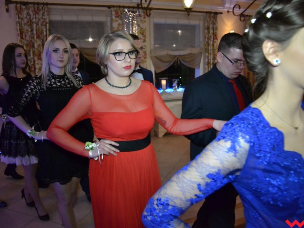 Studniówka 2018. Zobacz jak poloneza zatańczyli maturzyści „rolnika”