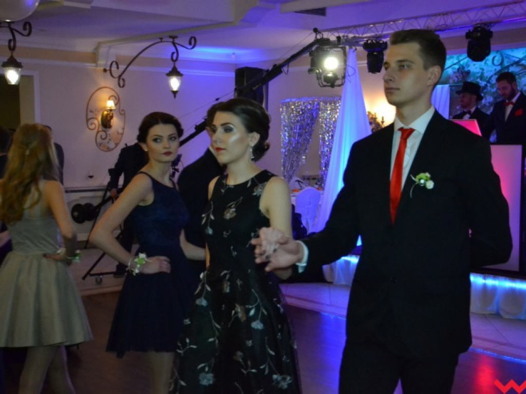 Studniówka 2018. Zobacz jak poloneza zatańczyli maturzyści „rolnika”