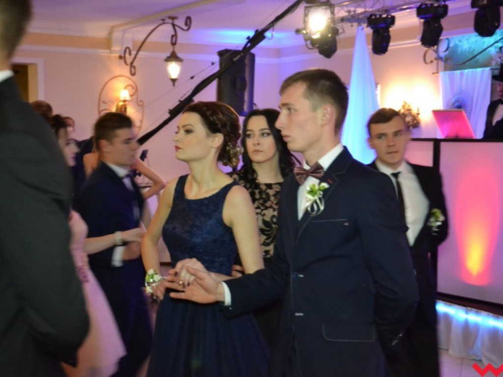 Studniówka 2018. Zobacz jak poloneza zatańczyli maturzyści „rolnika”