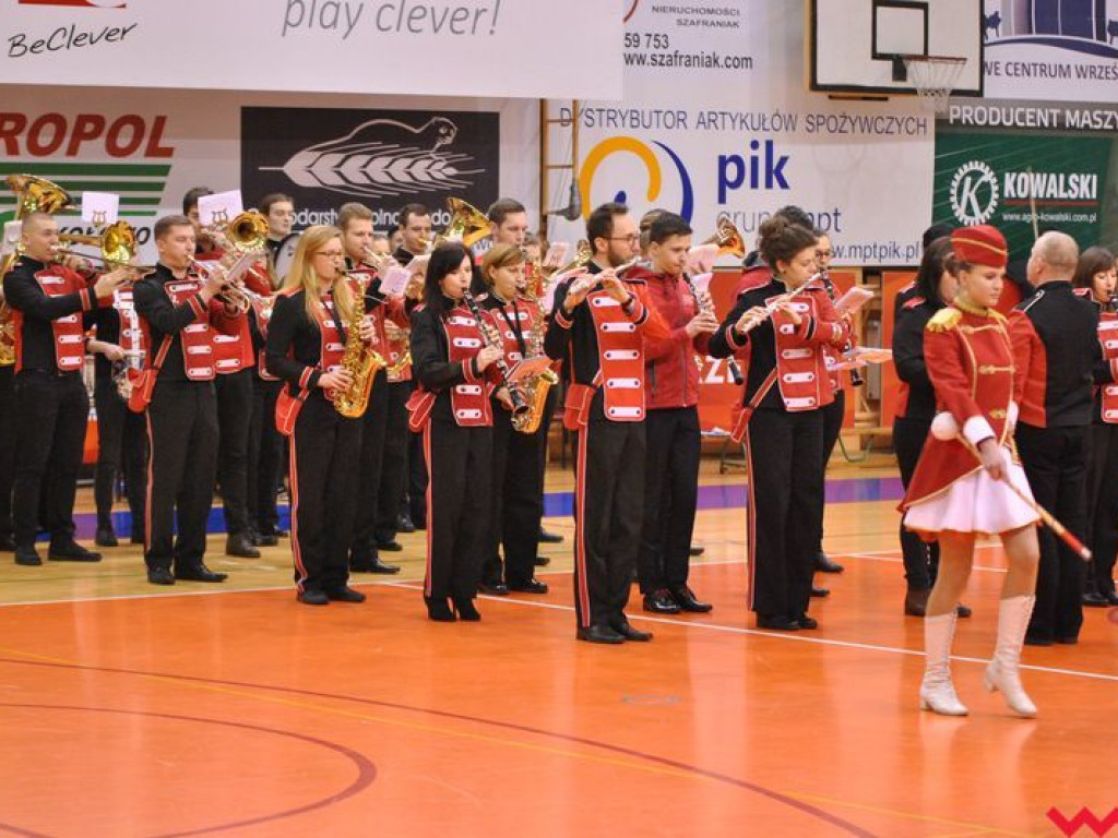 Mecz pokazowy, który przy pełnych trybunach przerodził się w święto koszykówki