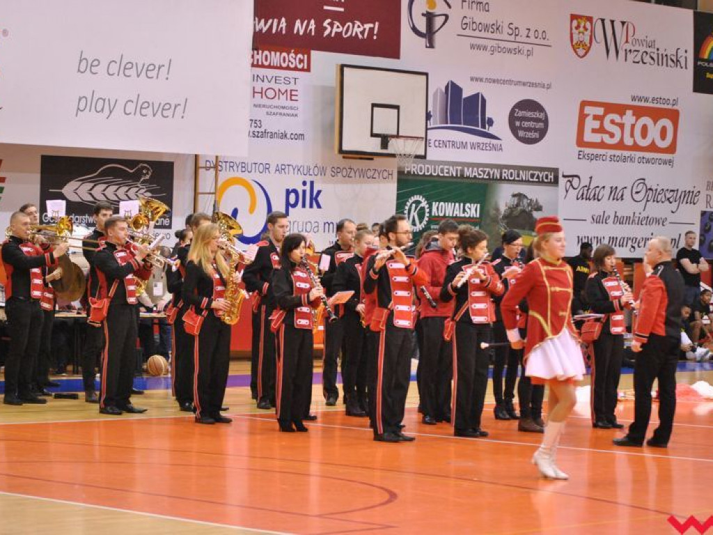 Mecz pokazowy, który przy pełnych trybunach przerodził się w święto koszykówki