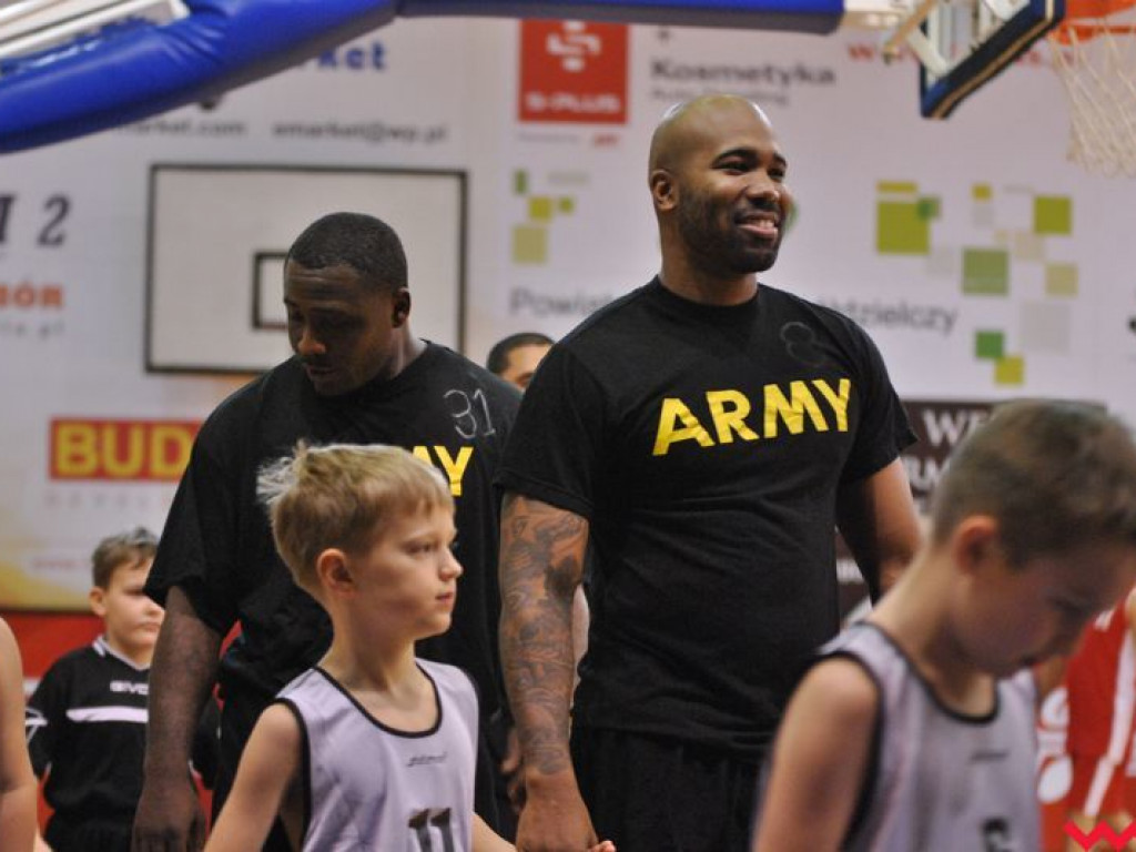 Mecz pokazowy, który przy pełnych trybunach przerodził się w święto koszykówki