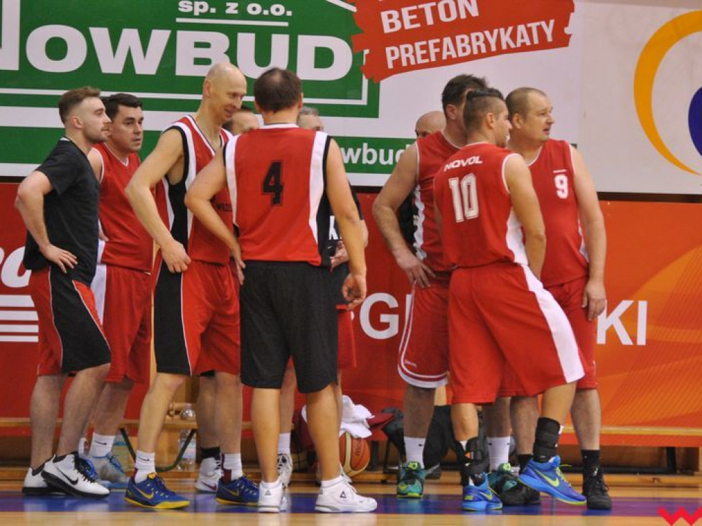 Mecz pokazowy, który przy pełnych trybunach przerodził się w święto koszykówki