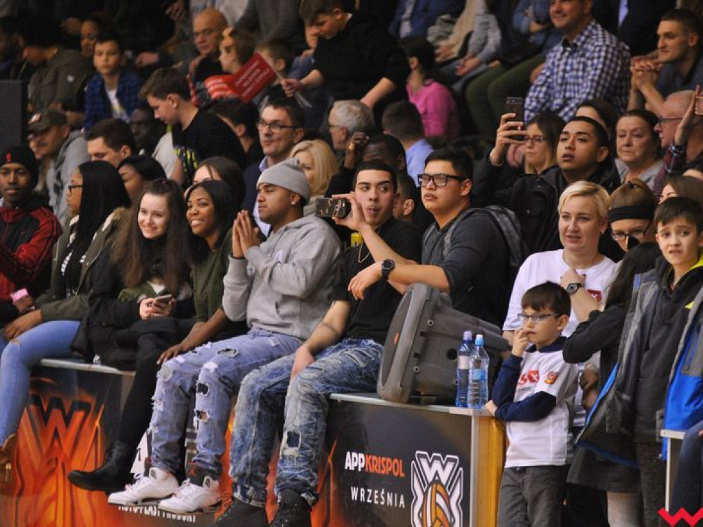 Mecz pokazowy, który przy pełnych trybunach przerodził się w święto koszykówki