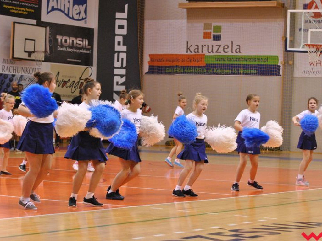 Mecz pokazowy, który przy pełnych trybunach przerodził się w święto koszykówki