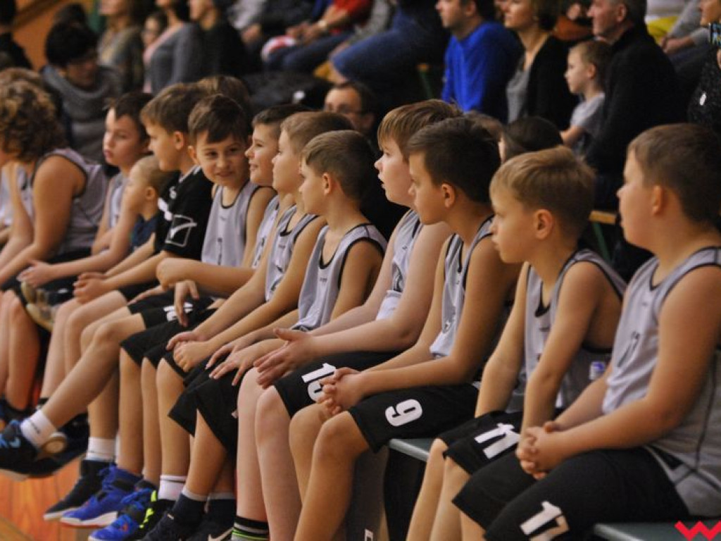 Mecz pokazowy, który przy pełnych trybunach przerodził się w święto koszykówki