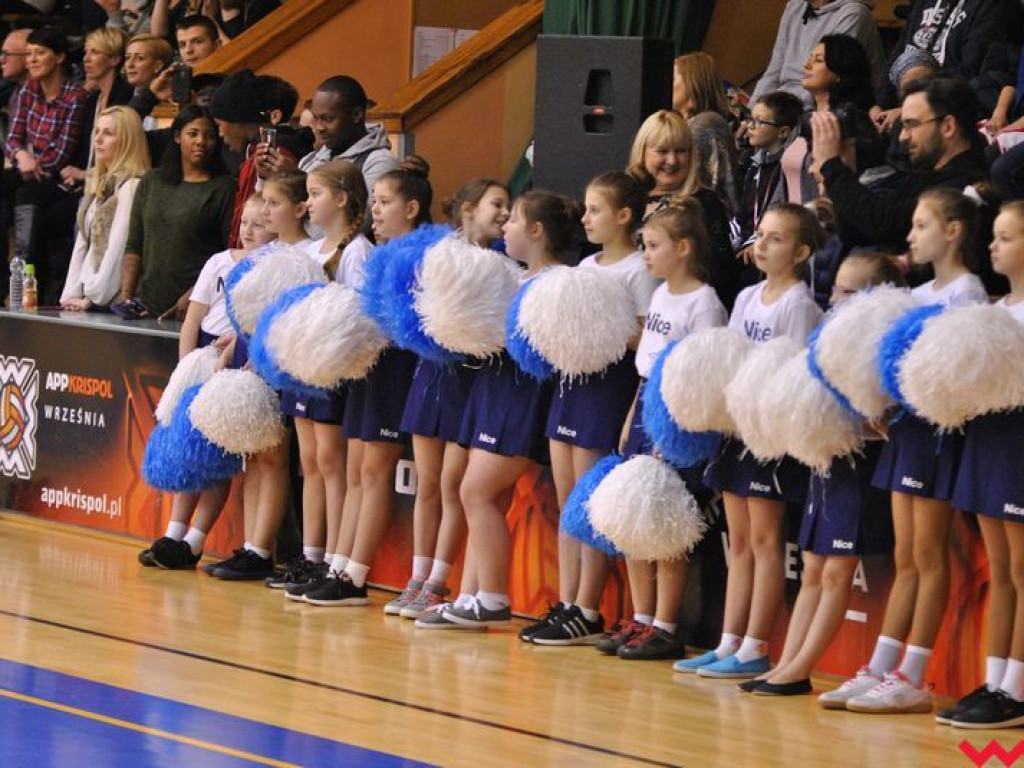 Mecz pokazowy, który przy pełnych trybunach przerodził się w święto koszykówki