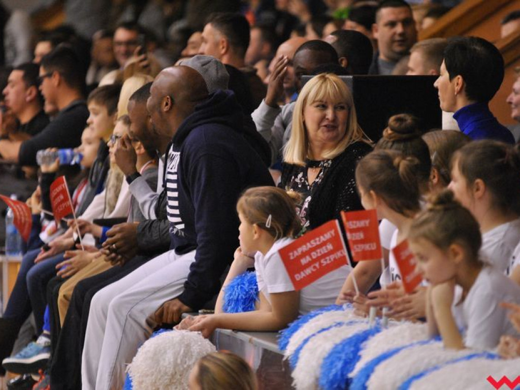 Mecz pokazowy, który przy pełnych trybunach przerodził się w święto koszykówki