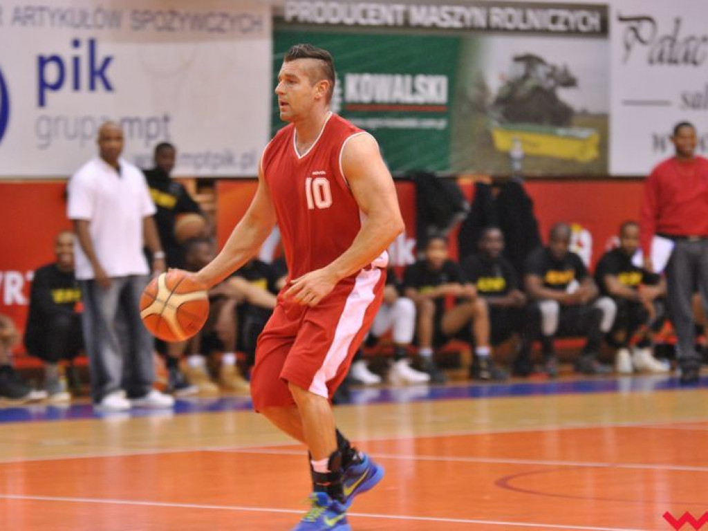 Mecz pokazowy, który przy pełnych trybunach przerodził się w święto koszykówki