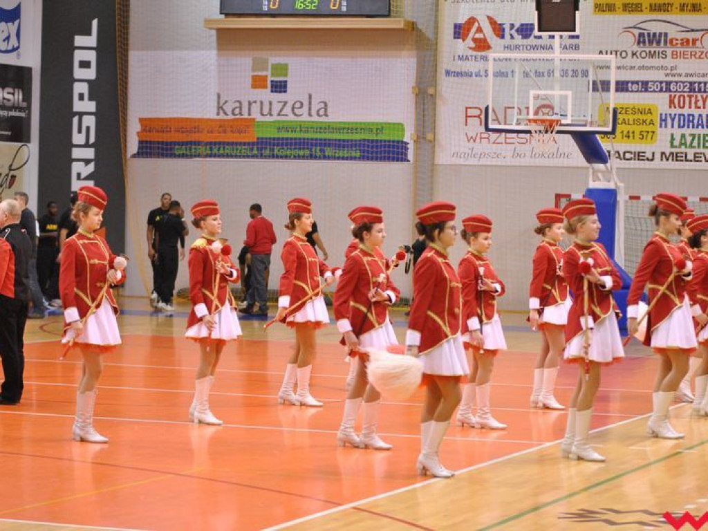 Mecz pokazowy, który przy pełnych trybunach przerodził się w święto koszykówki