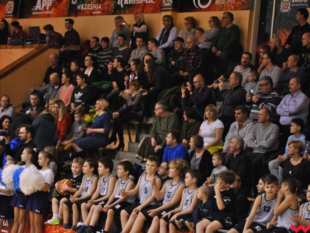 Mecz pokazowy, który przy pełnych trybunach przerodził się w święto koszykówki