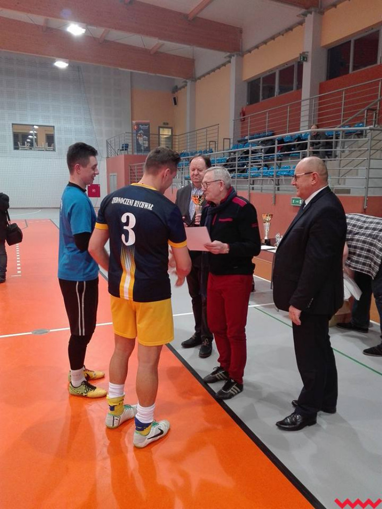 Warta Pyzdry wygrywa I Halowe Mistrzostwa Seniorów w Piłce Nożnej pod patronatem OZPN Konin