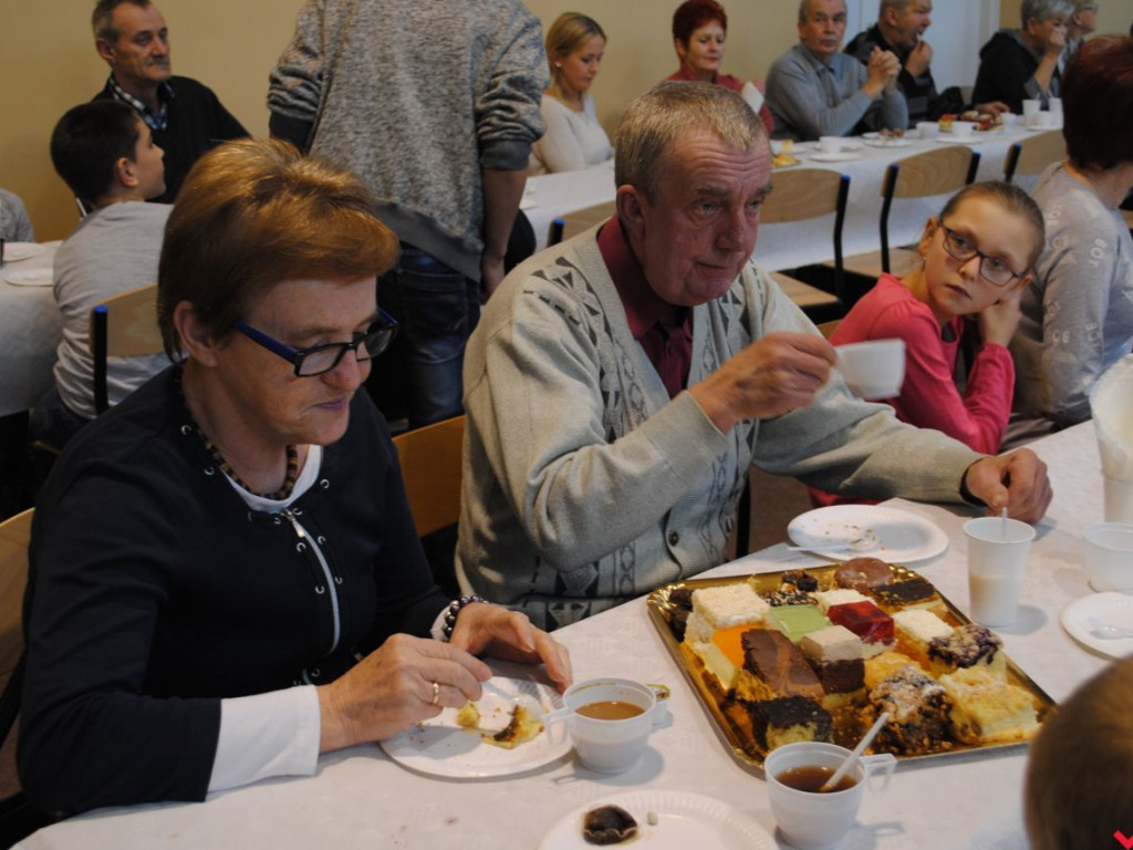 Setki ludzi na spotkaniu w Otocznej