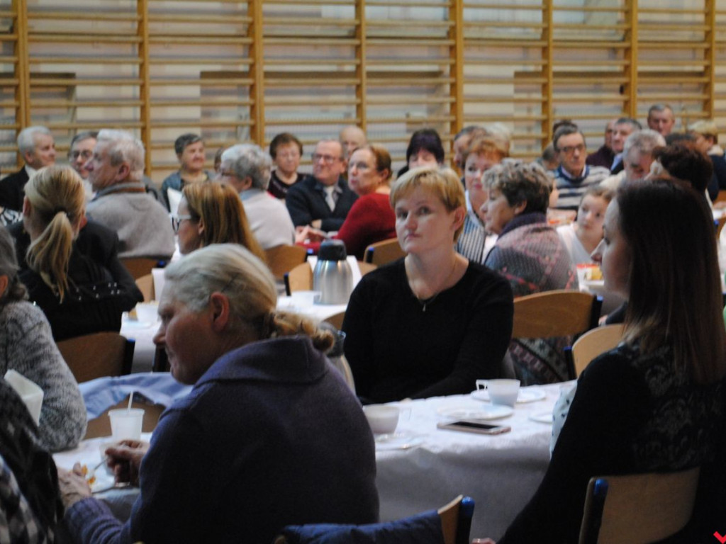 Setki ludzi na spotkaniu w Otocznej