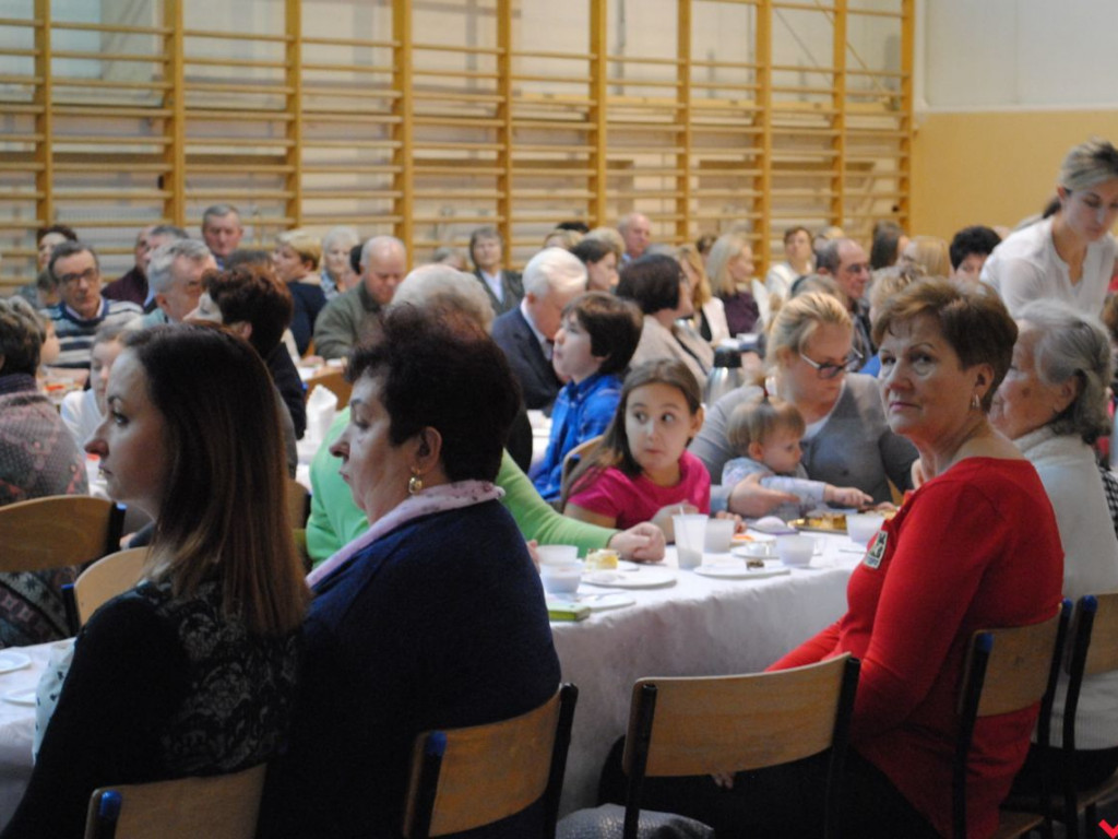 Setki ludzi na spotkaniu w Otocznej