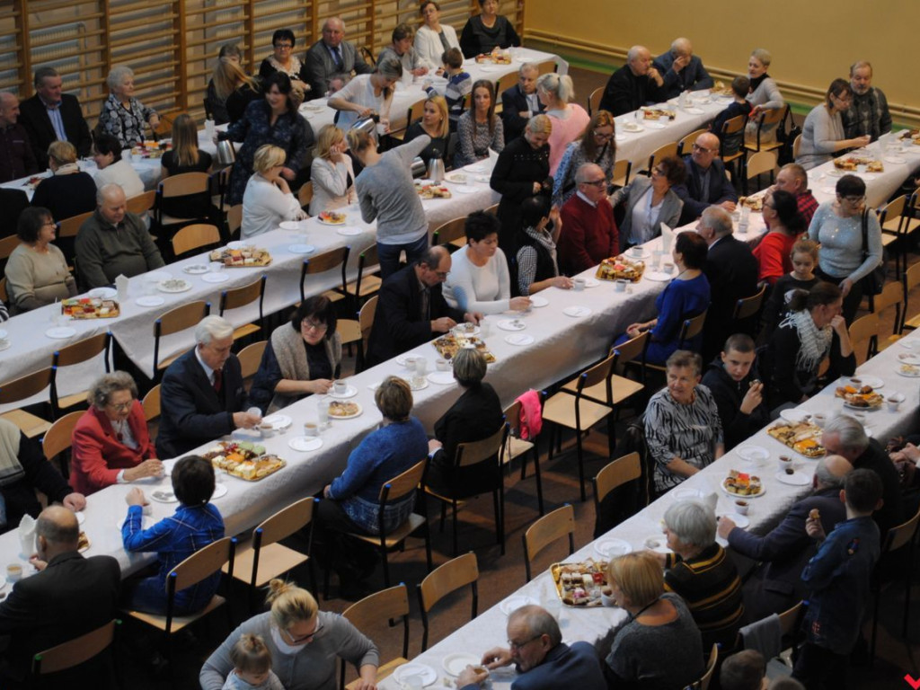 Setki ludzi na spotkaniu w Otocznej