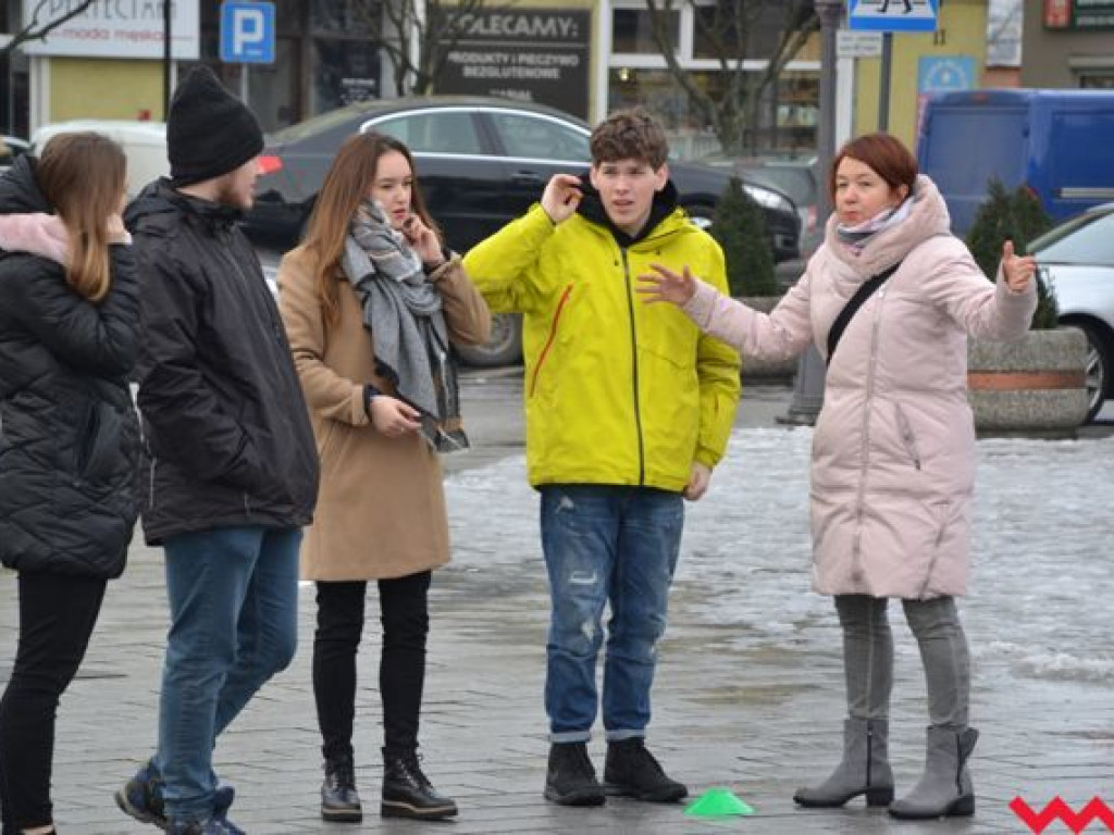 Tradycji stało się zadość. Licealiści zatańczyli na rynku poloneza