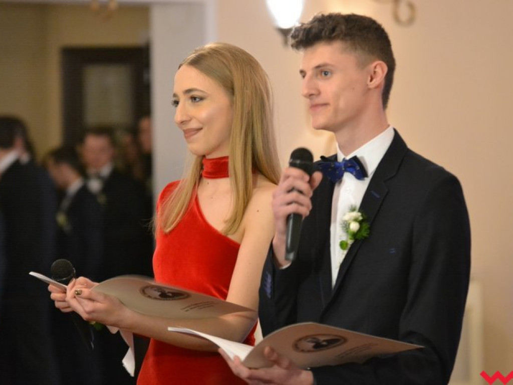 Polonez, toast do dna i niech żyje bal! Tak się bawi  „Sienkiewicz”