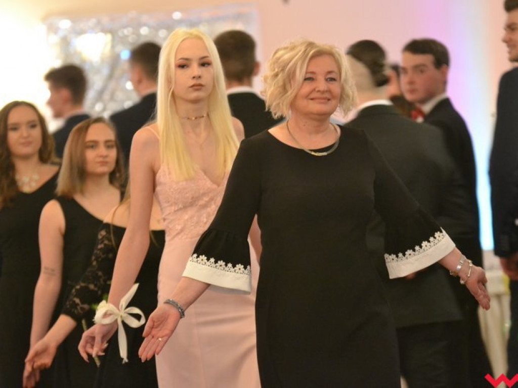 Polonez, toast do dna i niech żyje bal! Tak się bawi  „Sienkiewicz”