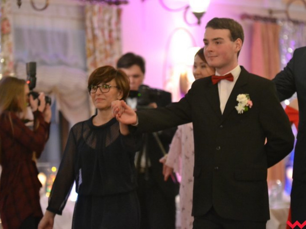 Polonez, toast do dna i niech żyje bal! Tak się bawi  „Sienkiewicz”