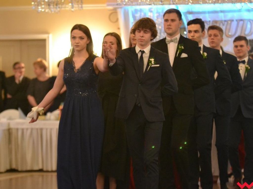 Polonez, toast do dna i niech żyje bal! Tak się bawi  „Sienkiewicz”