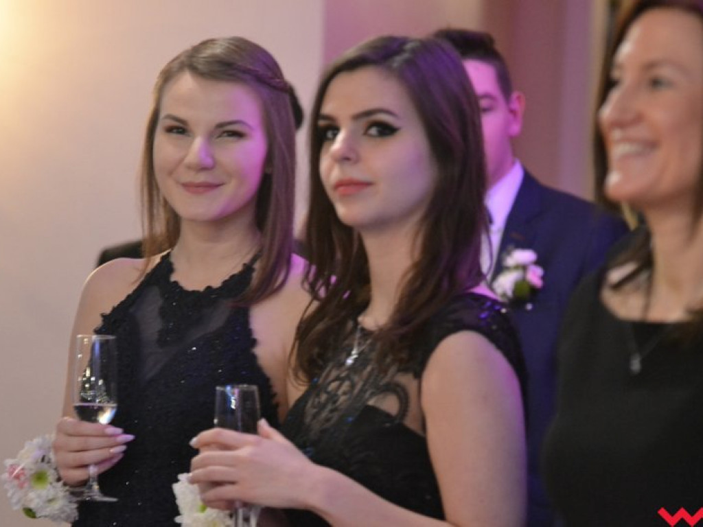 Polonez, toast do dna i niech żyje bal! Tak się bawi  „Sienkiewicz”