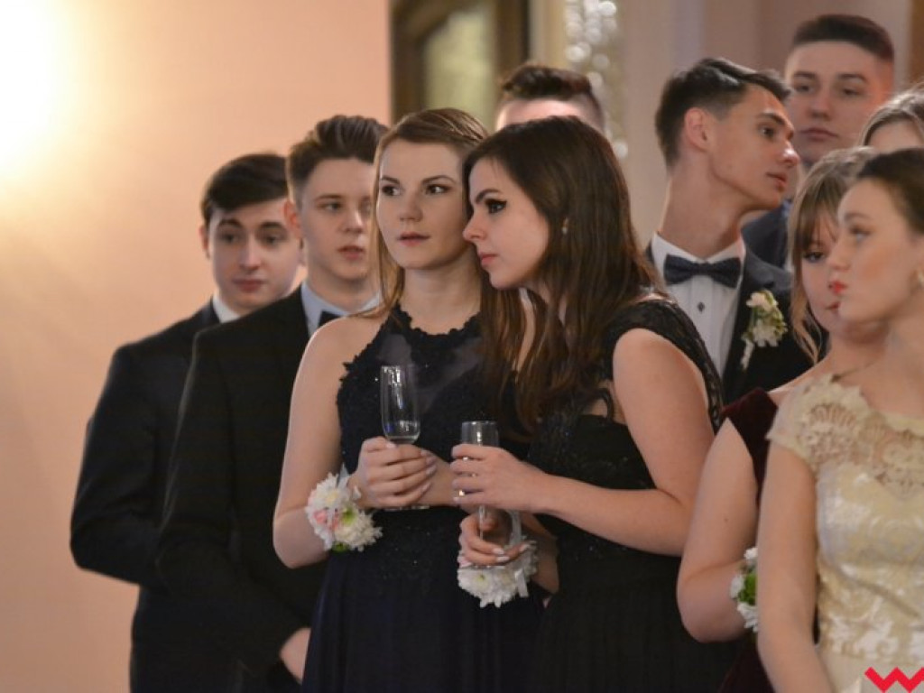 Polonez, toast do dna i niech żyje bal! Tak się bawi  „Sienkiewicz”