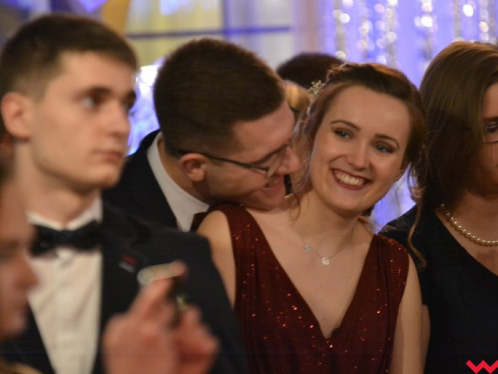 Polonez, toast do dna i niech żyje bal! Tak się bawi  „Sienkiewicz”