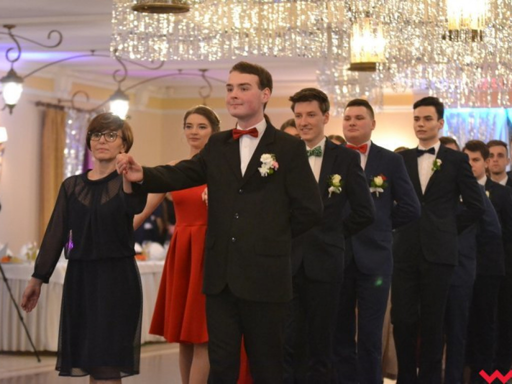 Polonez, toast do dna i niech żyje bal! Tak się bawi  „Sienkiewicz”