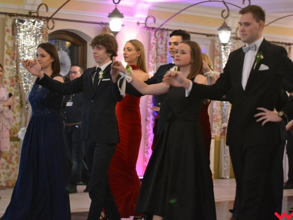 Polonez, toast do dna i niech żyje bal! Tak się bawi  „Sienkiewicz”