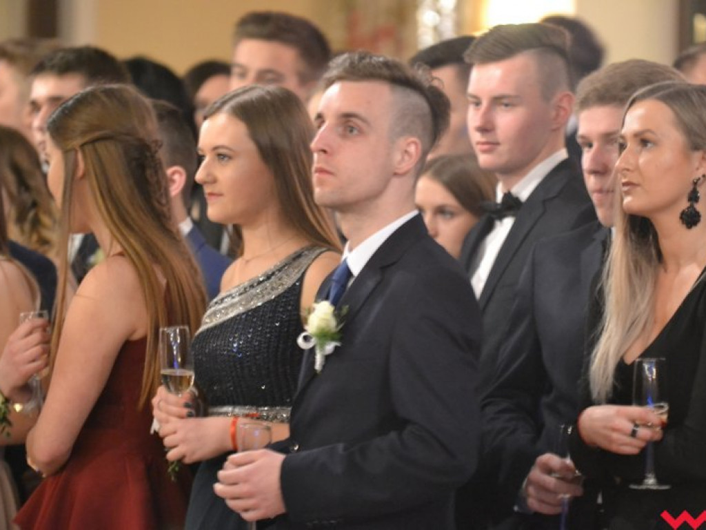 Polonez, toast do dna i niech żyje bal! Tak się bawi  „Sienkiewicz”