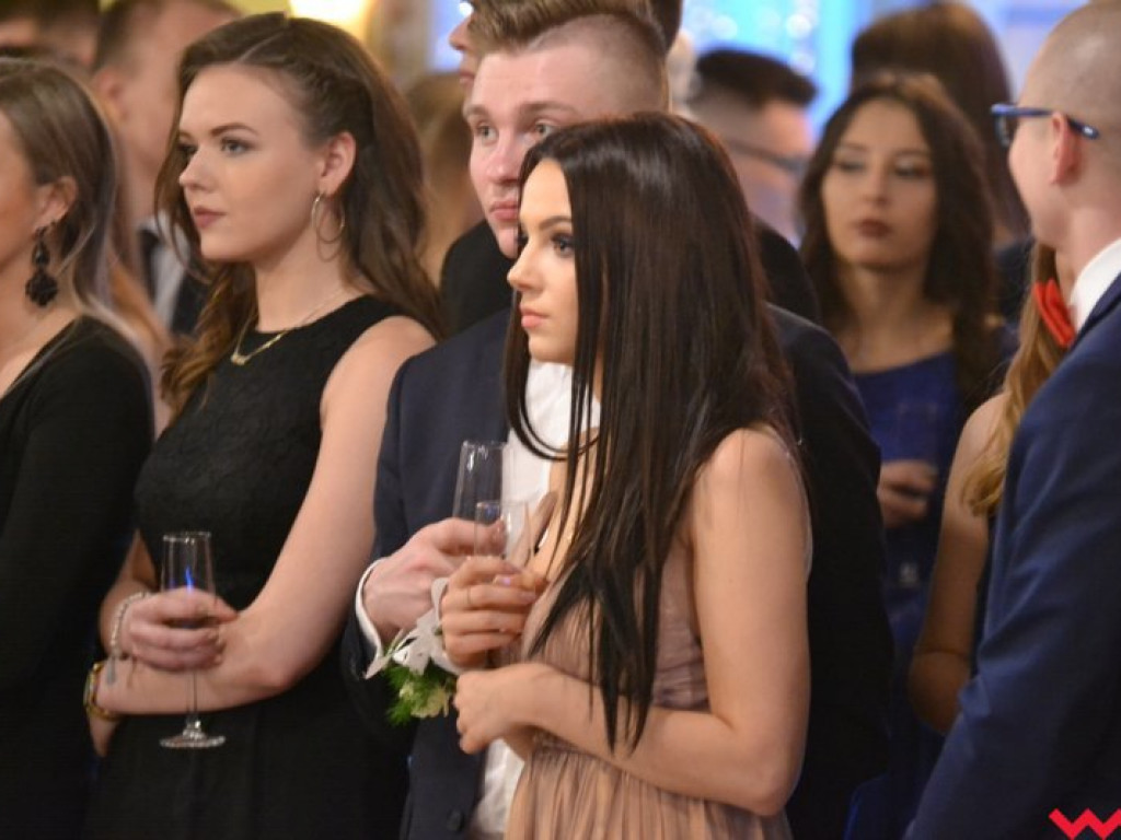 Polonez, toast do dna i niech żyje bal! Tak się bawi  „Sienkiewicz”