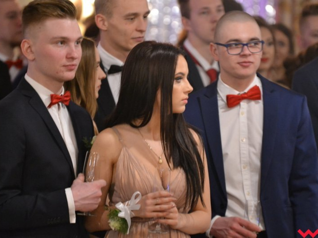 Polonez, toast do dna i niech żyje bal! Tak się bawi  „Sienkiewicz”