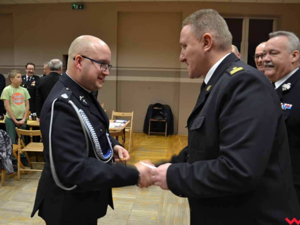 Grad odznaczeń u strażaków w Miłosławiu. Niektórzy z jednostką są już związani od pół wieku!