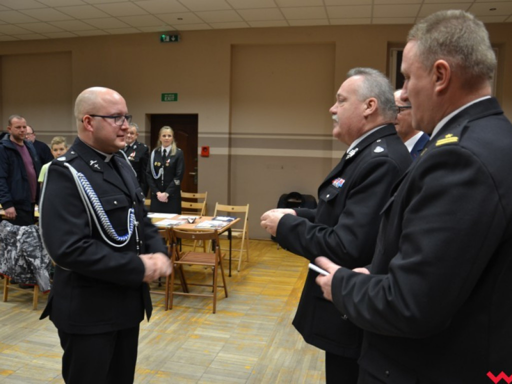 Grad odznaczeń u strażaków w Miłosławiu. Niektórzy z jednostką są już związani od pół wieku!