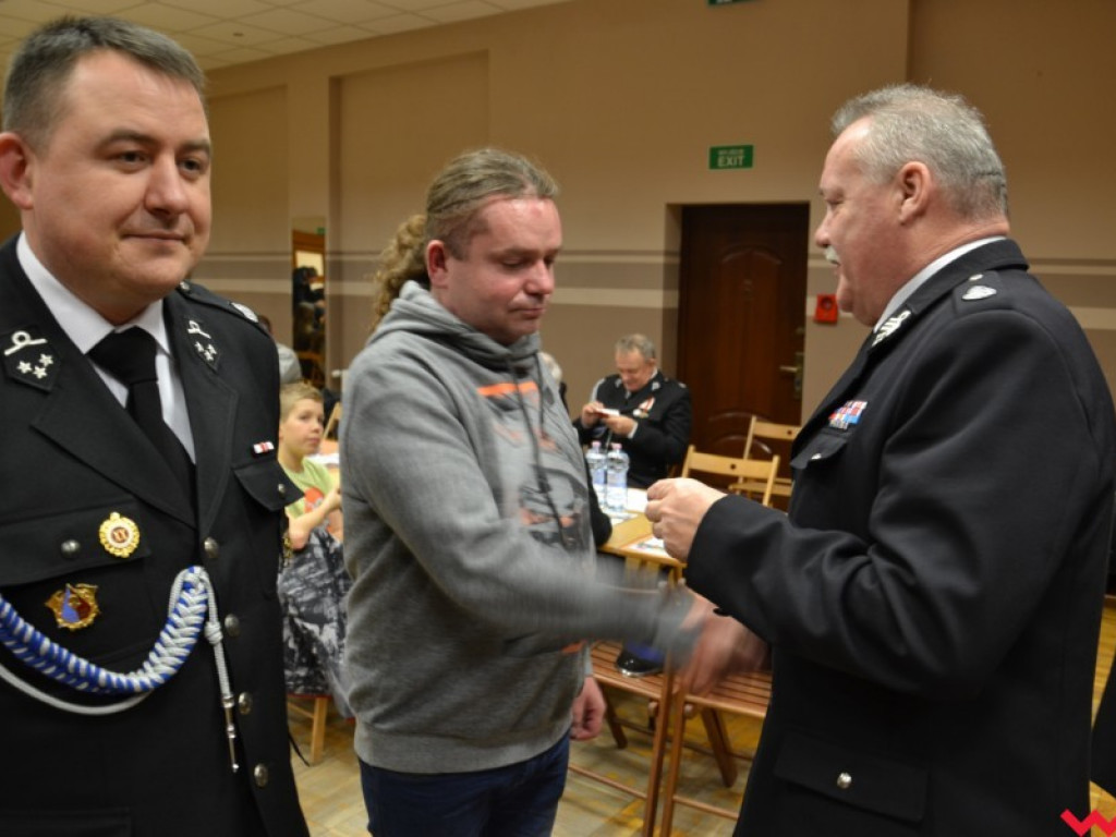 Grad odznaczeń u strażaków w Miłosławiu. Niektórzy z jednostką są już związani od pół wieku!