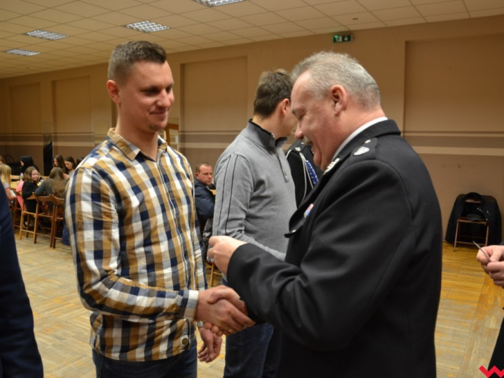 Grad odznaczeń u strażaków w Miłosławiu. Niektórzy z jednostką są już związani od pół wieku!