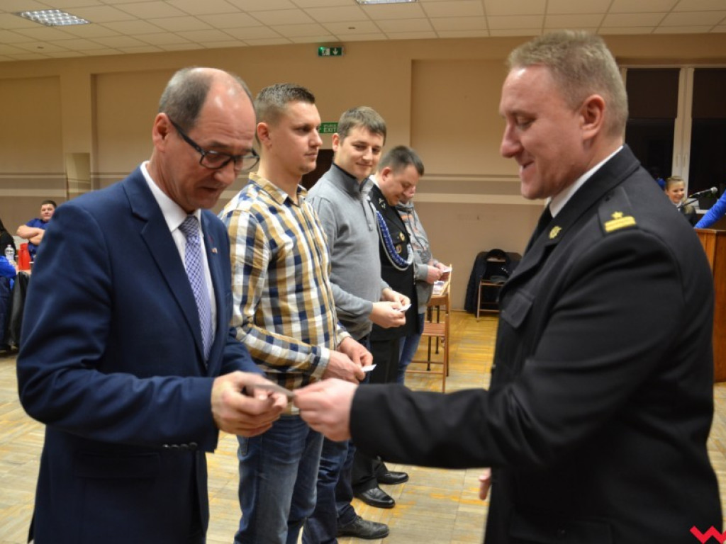 Grad odznaczeń u strażaków w Miłosławiu. Niektórzy z jednostką są już związani od pół wieku!