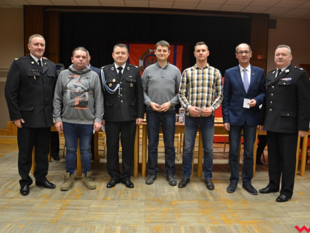 Grad odznaczeń u strażaków w Miłosławiu. Niektórzy z jednostką są już związani od pół wieku!
