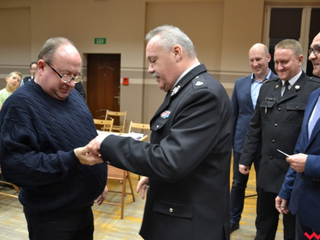 Grad odznaczeń u strażaków w Miłosławiu. Niektórzy z jednostką są już związani od pół wieku!