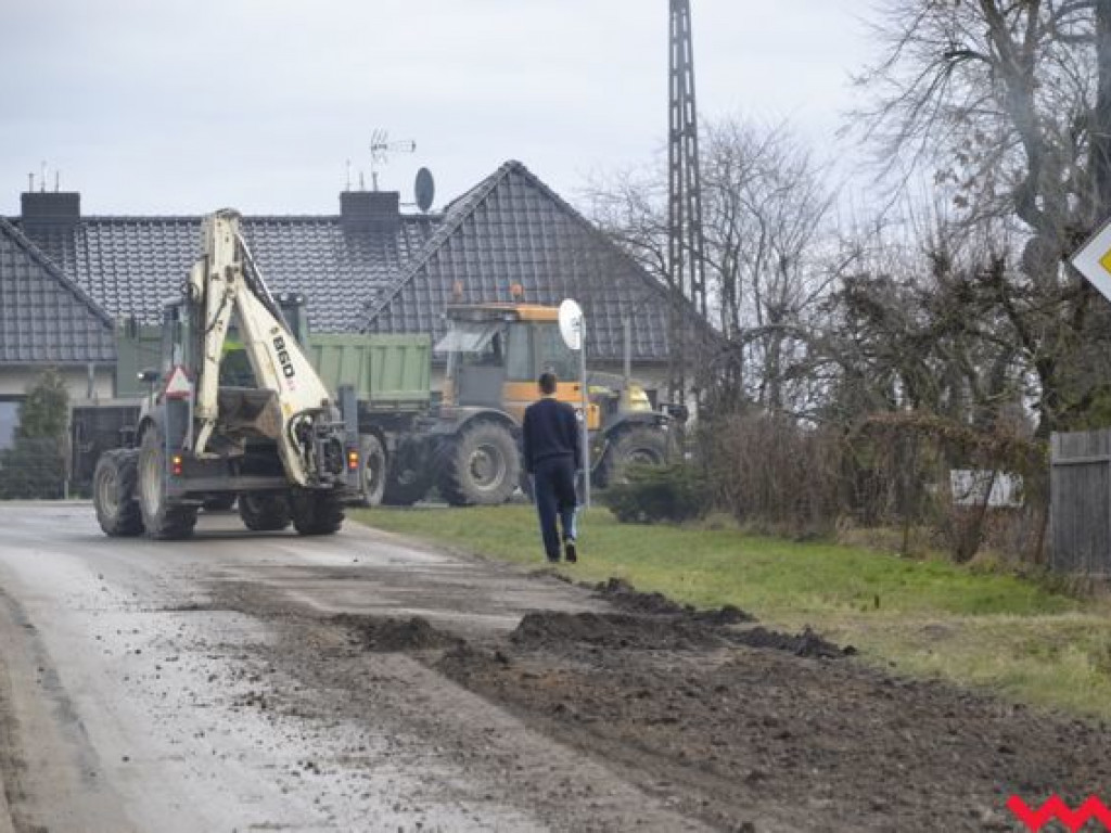 Niefortunne zdarzenie w Bierzglinku. Droga zasypana ziemią