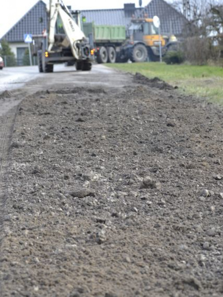 Niefortunne zdarzenie w Bierzglinku. Droga zasypana ziemią