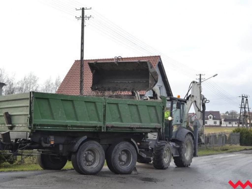 Niefortunne zdarzenie w Bierzglinku. Droga zasypana ziemią